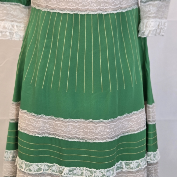 Valentino ruffled tulle and velvet MSRP $8000 silk midi dress, Emerald Green NWT - Picture 9 of 13